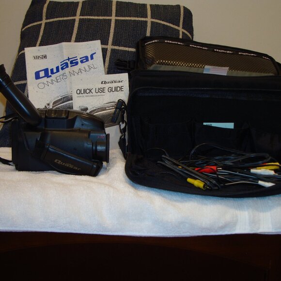 VTG Quasar VM530 Camcorder Handheld & Case NO BATTERY CHRGR NOT TESTED! - Picture 1 of 7